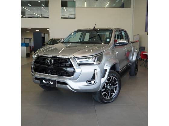 TOYOTA HILUX 2.8 D-4D TURBO DIESEL CD SRX PLUS 4X4 AUTOMÁTICO